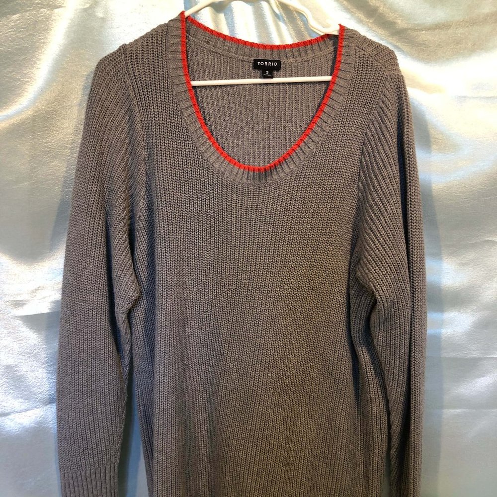 Oversized gray knit sweater with red triming